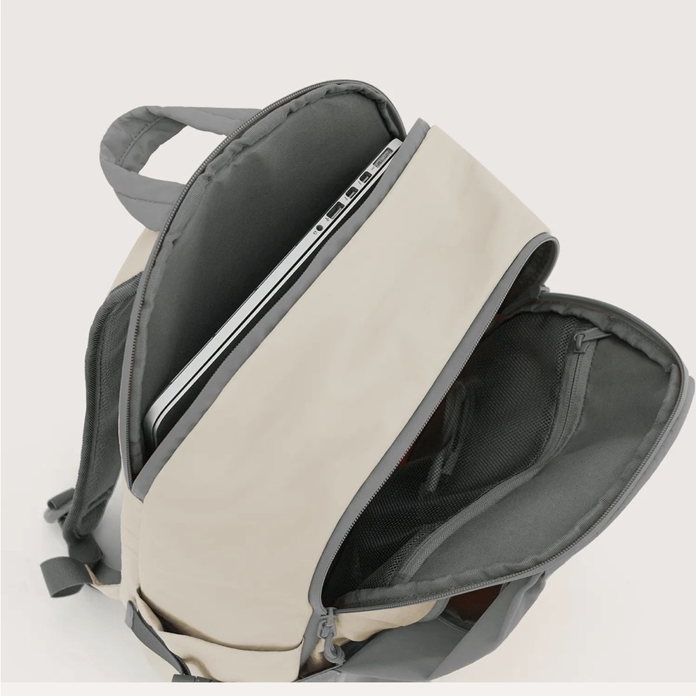 BAGSMART Gray and Cream Men's Backpack - Picture 14 of 15